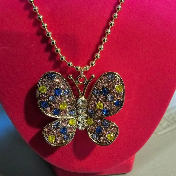 BETSEY JOHNSON Multicolor All-Over Crystal-Studded Butterfly Charm Necklace NWT - Picture 4 of 5